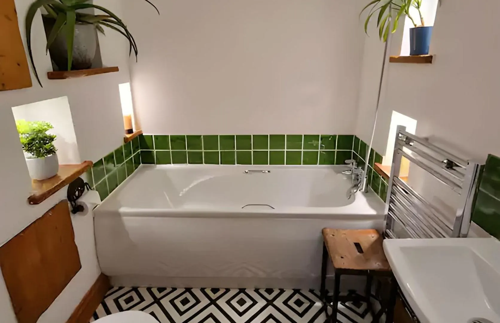 דירה אקסטר Central Large 2 Bed, 2 Bath Apt, Parking, Huge Garden, Sky Tv, Wifi, Direct Booking Option