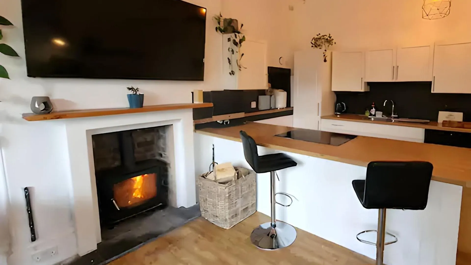 דירה אקסטר Central Large 2 Bed, 2 Bath Apt, Parking, Huge Garden, Sky Tv, Wifi, Direct Booking Option