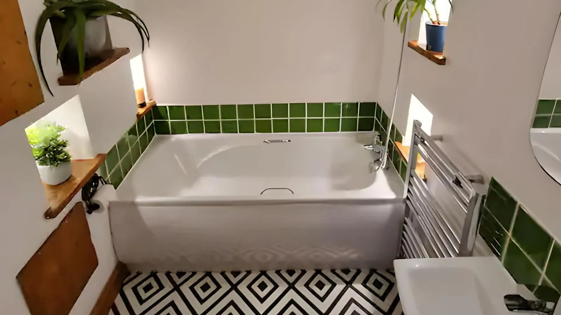 אקסטר Central Large 2 Bed, 2 Bath Apt, Parking, Huge Garden, Sky Tv, Wifi, Direct Booking Option