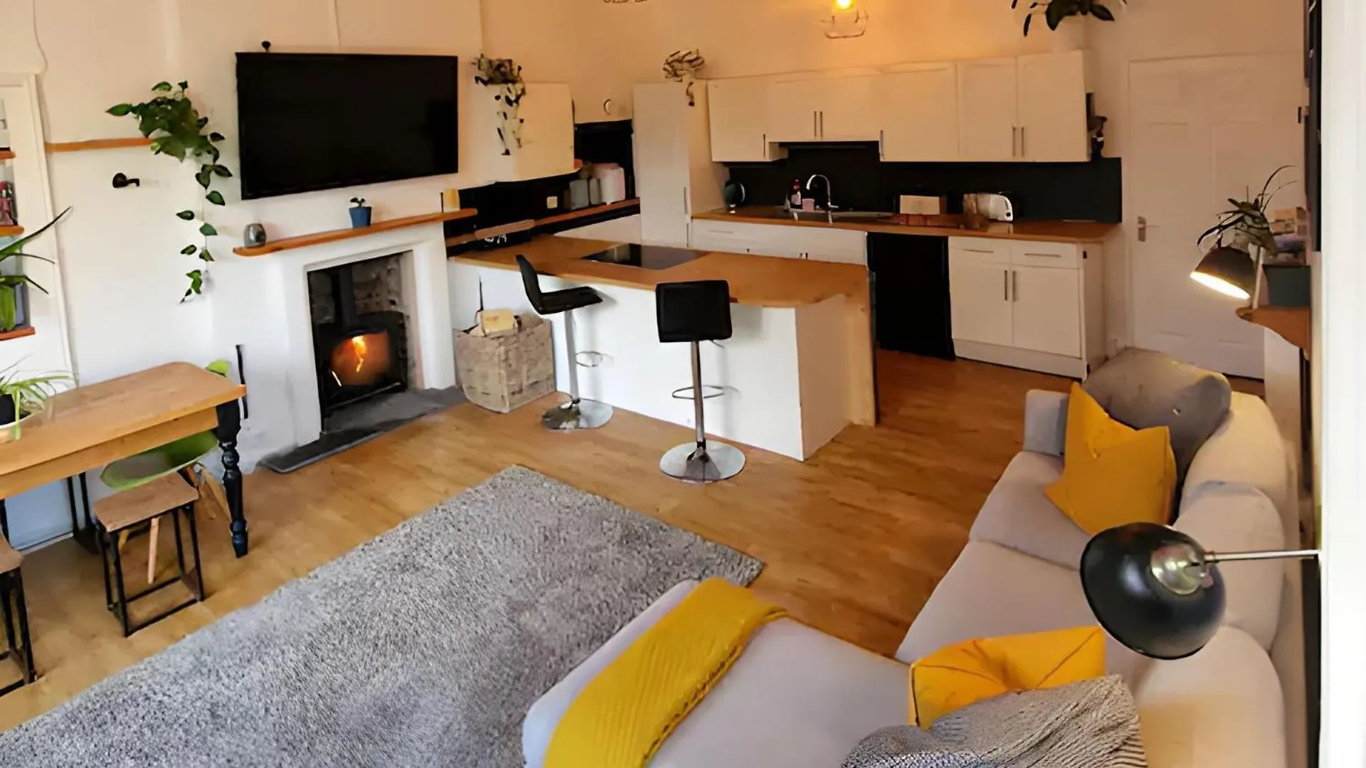 אקסטר Central Large 2 Bed, 2 Bath Apt, Parking, Huge Garden, Sky Tv, Wifi, Direct Booking Option