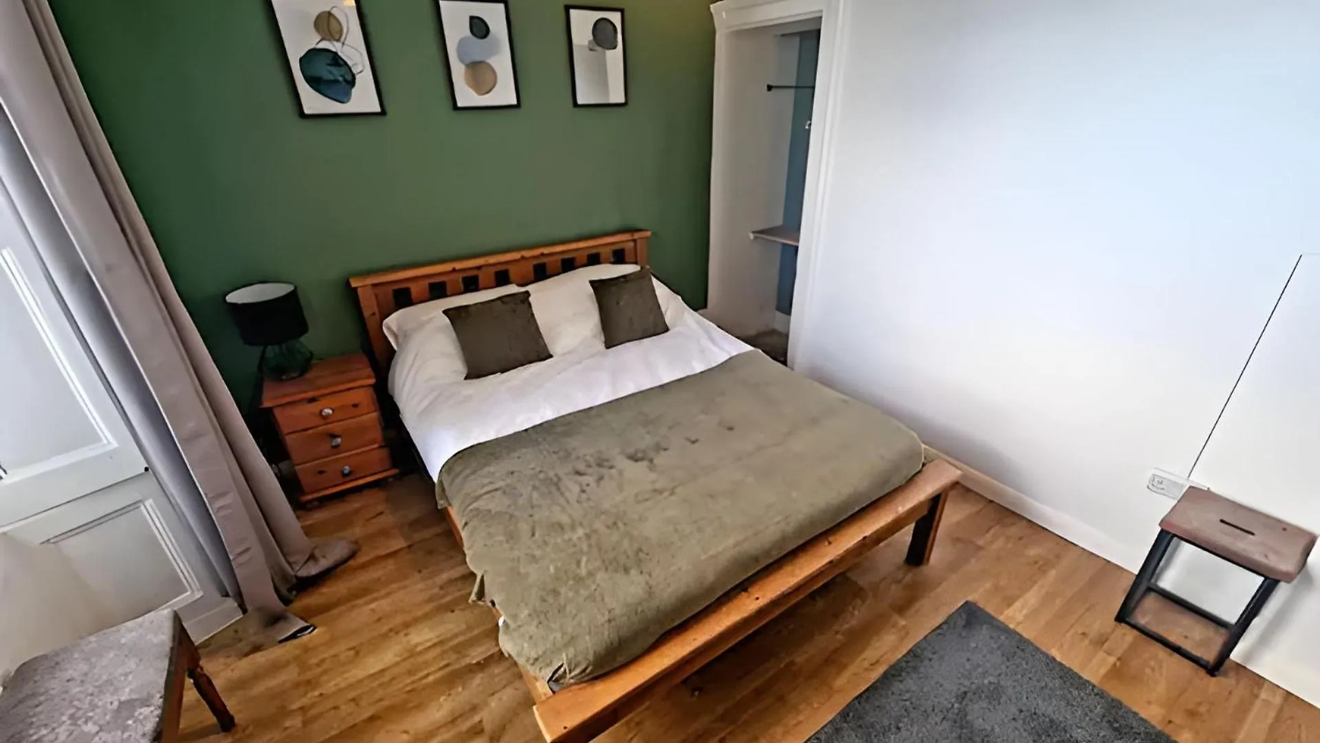 Central Large 2 Bed, 2 Bath Apt, Parking, Huge Garden, Sky Tv, Wifi, Direct Booking Option Exeter 0*,